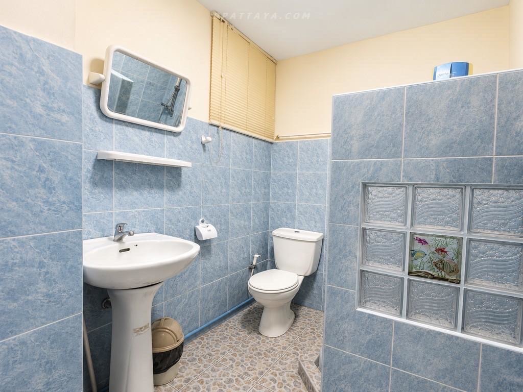 For Rent — Single House with Private Pool, Thappraya Soi 5 PattayaSingle house for yearly rent on Thappraya Road Soi 5. Spacious home with pool 9