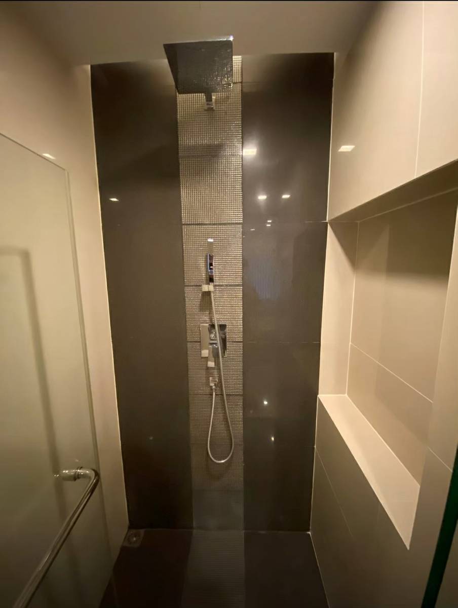 Rhythm  Sukhumvit. 44/1 Unit 1/310 Size: 45 sq.m Floor  22 1 bedroom 1 bathroom  BTS:  Pra kanong  Sale :  7,900,000 Baht Line id: kingrice79 19