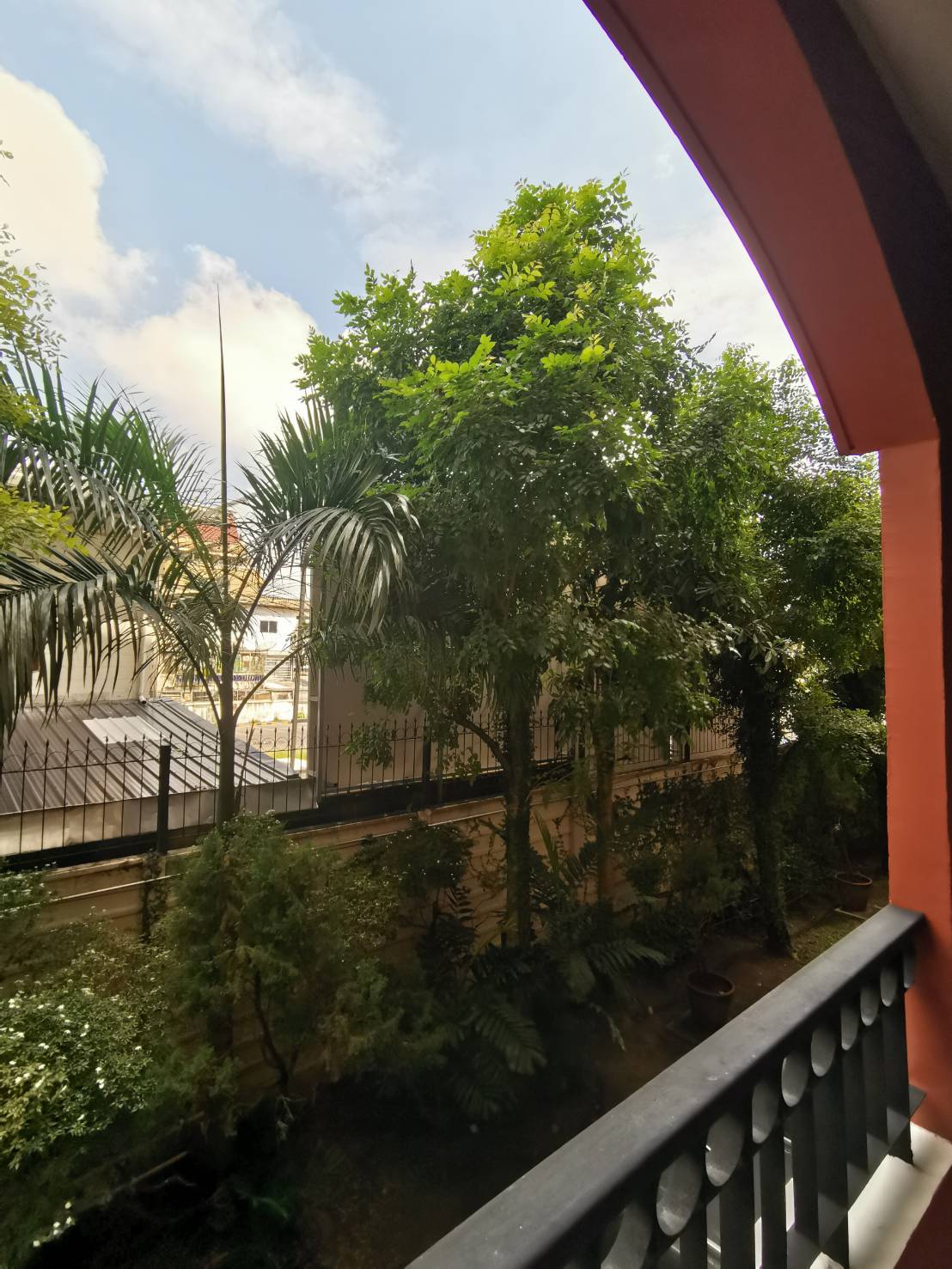 ขายคอนโดมิเนียม ใจกลางกรุงที่ออกแบบสไตล์เมดิเตอร์เรเนียน ขนาด 1 ห้องนอน พร้อมอยู่ ติด MRT รัชโยธิน สระว่ายน้ำระบบเกลือ วิวสวน สงบ ร่มรื่น ปลอดภัย 19