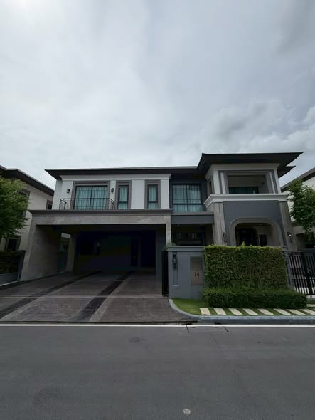 Luxury house for sale, ready to move in. New Krungthep Kreetha Zone 5