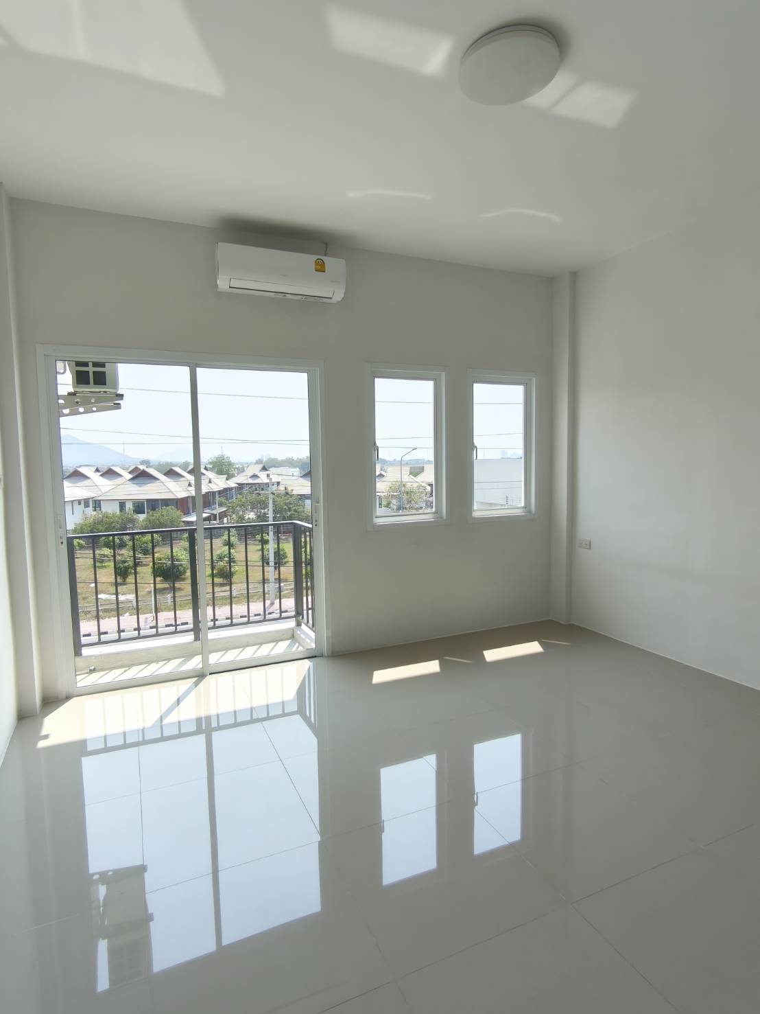 ตึกแถว 3 ชั้น ครึ่ง ถนนข้าวหลาม บางแสน จ.ชลบุรี 18