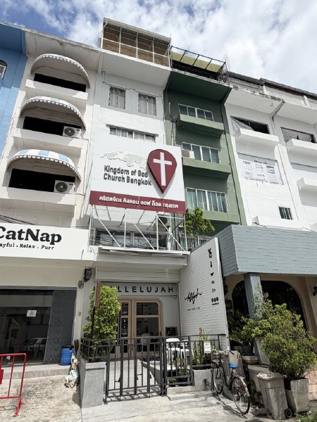 ให้เช่าอาคารตกแต่งสวยหรู พร้อมลิฟต์ ติดรถไฟฟ้าลาดพร้าว 128 11