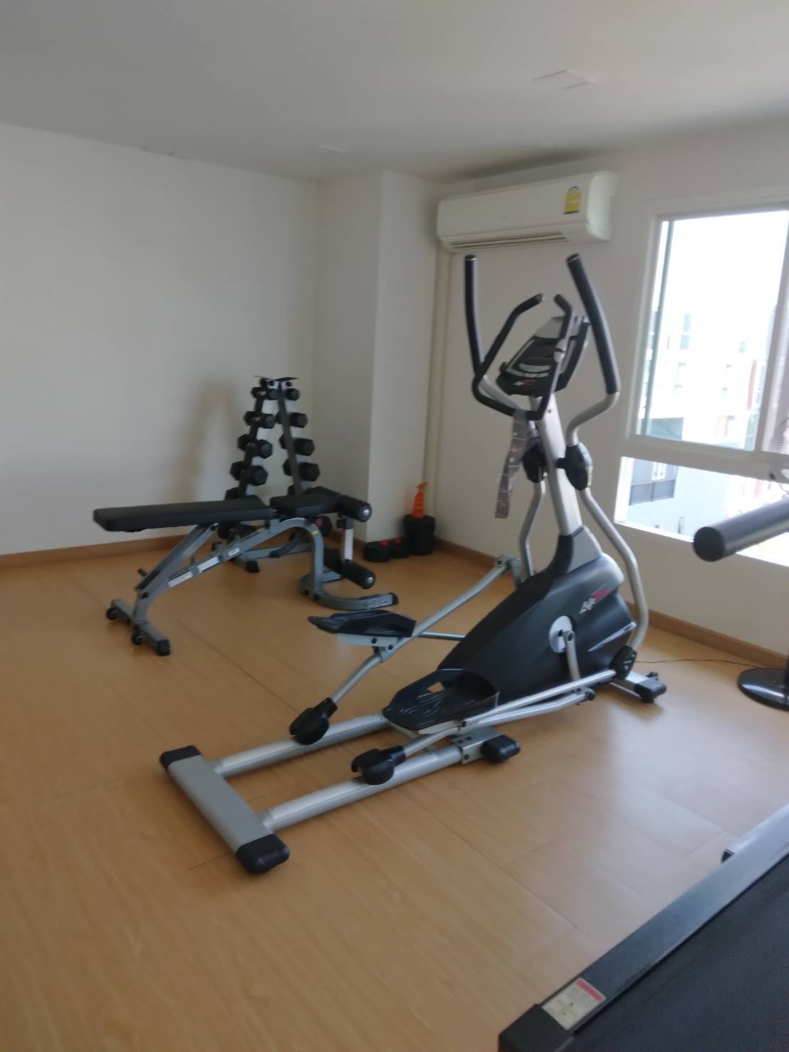 ให้เช่าคอนโดหรูสไตล์วิวล่า สองขนาด 100-200 ตรม. 2 ห้องนอนและ 2 ห้องน้ำ, จากุซซี่ ใกล้บิ๊กซีเอกมัย 9