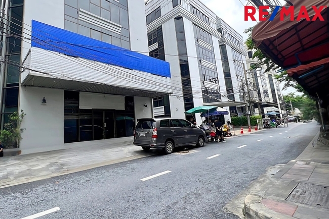 ให้เช่า อาคารสำนักงาน 7 ชั้น ย่านเจริญนคร ใกล้ ICONSIAM เพียง 500 เมตร เดินถึง BTS 2