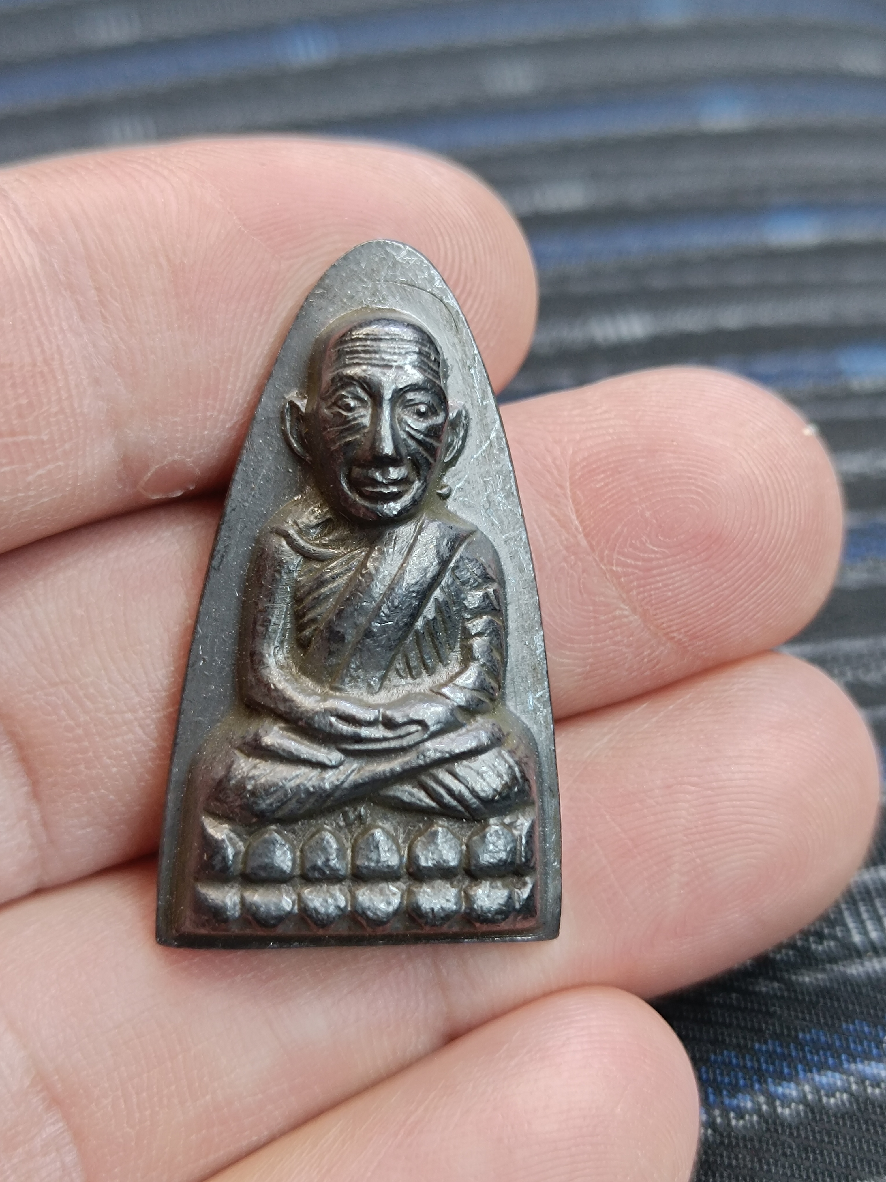 เหรียญหลวงปู่ทวดรุ่นตัวหนังสือใหญ่ปี 05