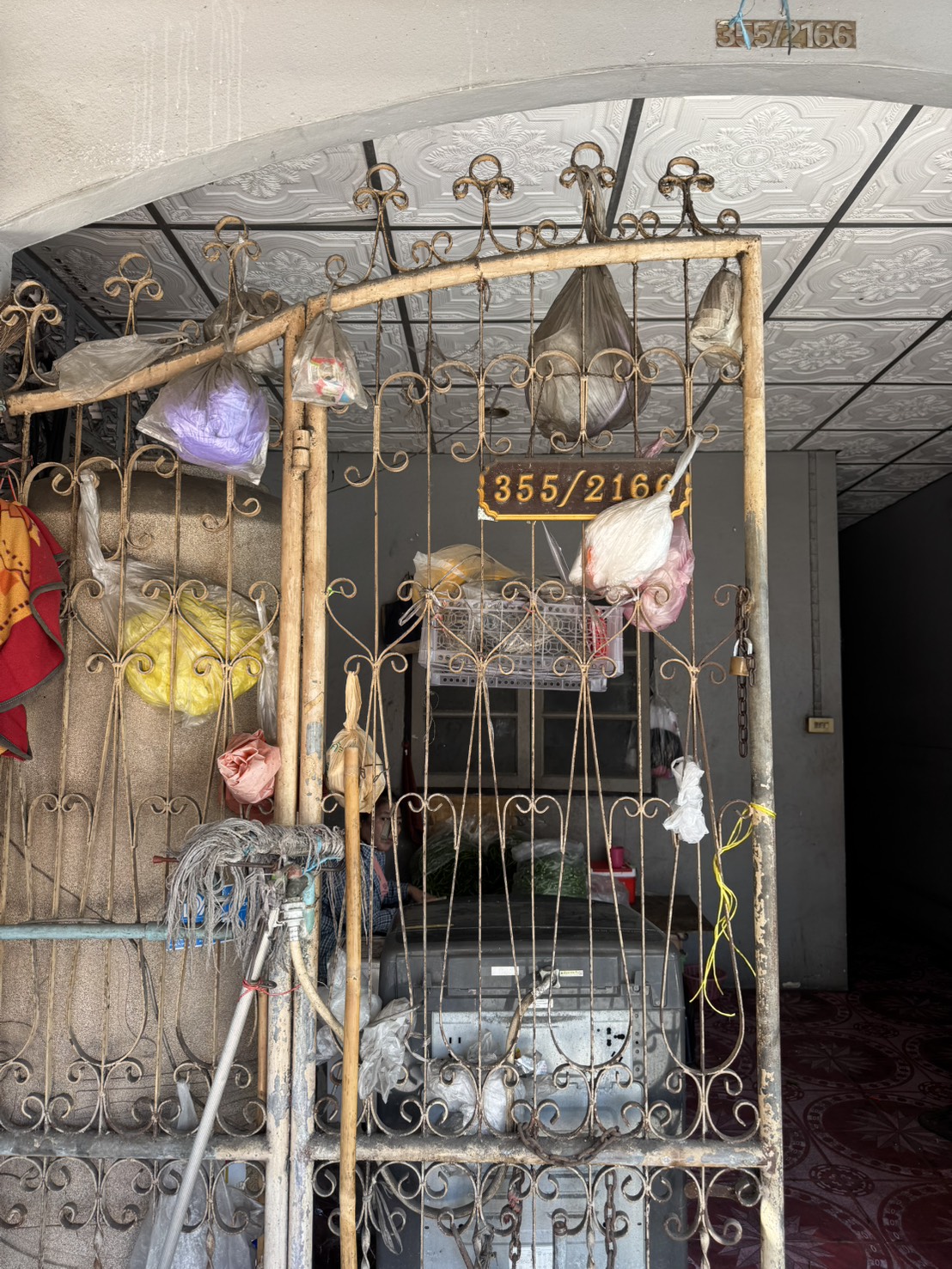 ทาวน์เฮ้าส์ 2 ชั้น ทำเลทอง ใจกลางตลาดสี่มุมเมือง เหมาะสำหรับนักลงทุน ปล่อยเช่าต่อได้ทันที มีรายได้สม่ำเสมอ 10