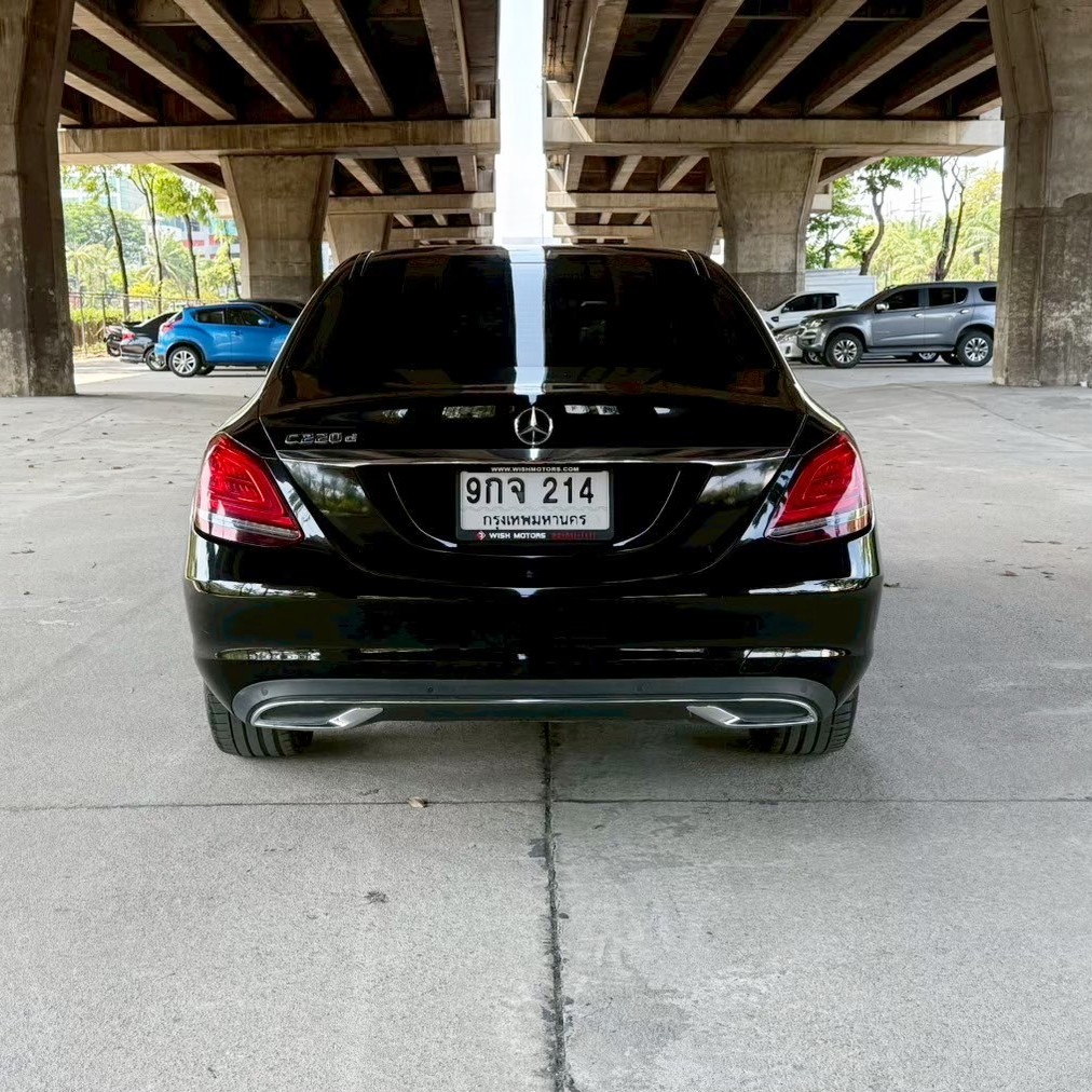 Mercedes-Benz  C220d W205 AT ปี 2019 รถมือสอง ขายถูก 6