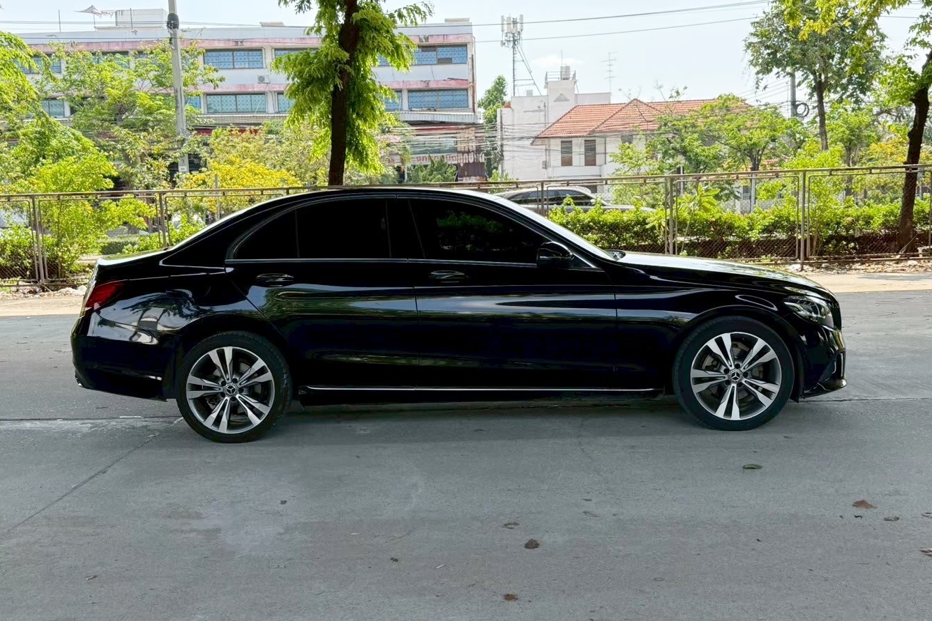 Mercedes-Benz  C220d W205 AT ปี 2019 รถมือสอง ขายถูก 4