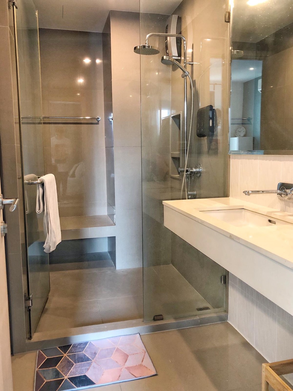 Rhythm Sukhumvit 42 Condominium 5