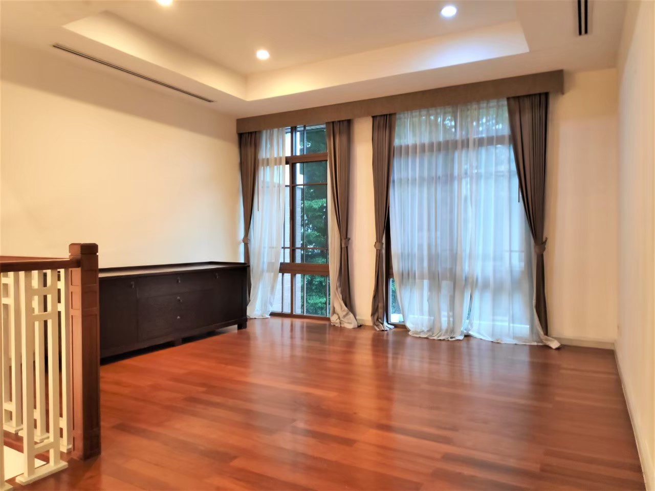 ให้เช่าบ้านเดี่ยว2 ชั้น สระว่ายน้ำส่วนตัว เนื้อที่ 98 ตร.วพื้นที่ใช้สอย 450 ตร.ม 4ห้องนอน 5ห้องน้ำ แอร์ ถนนสุขุมวิท67 ราคาเช่า 200,000 บ/ด 3
