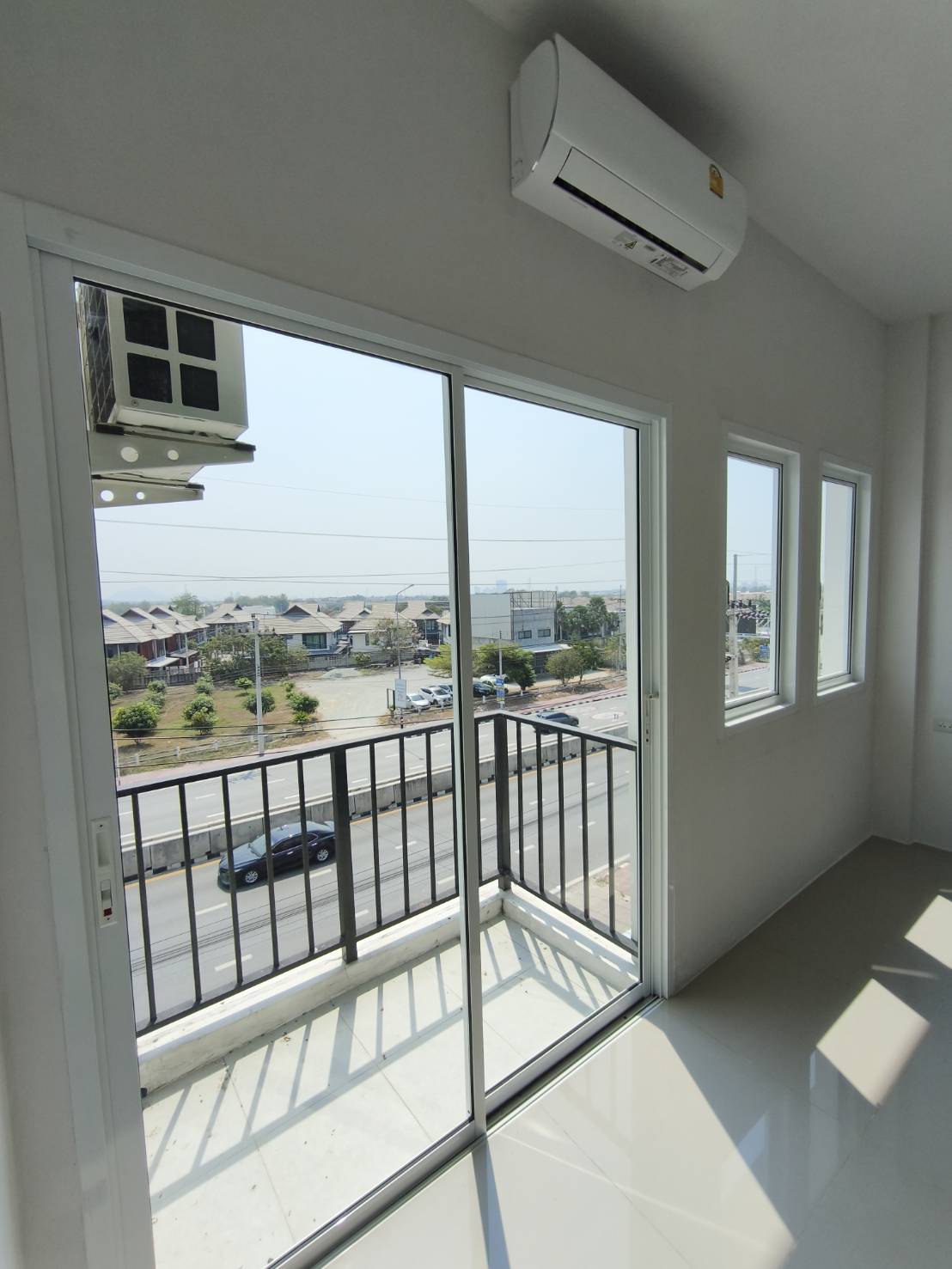 ตึกแถว 3 ชั้น ครึ่ง ถนนข้าวหลาม บางแสน จ.ชลบุรี 17