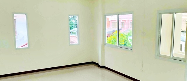 บ้านเดี่ยว 2 ชั้น รีโนเวทใหม่ ให้เช่า 3 นอน 2 น้ำ แยกบางพูน 1.5 กม. 35 ตร.ว. 140 ตร.ม. สนามกอล์ฟเมืองเอก 2.7 กม.ม.รังสิต 6
