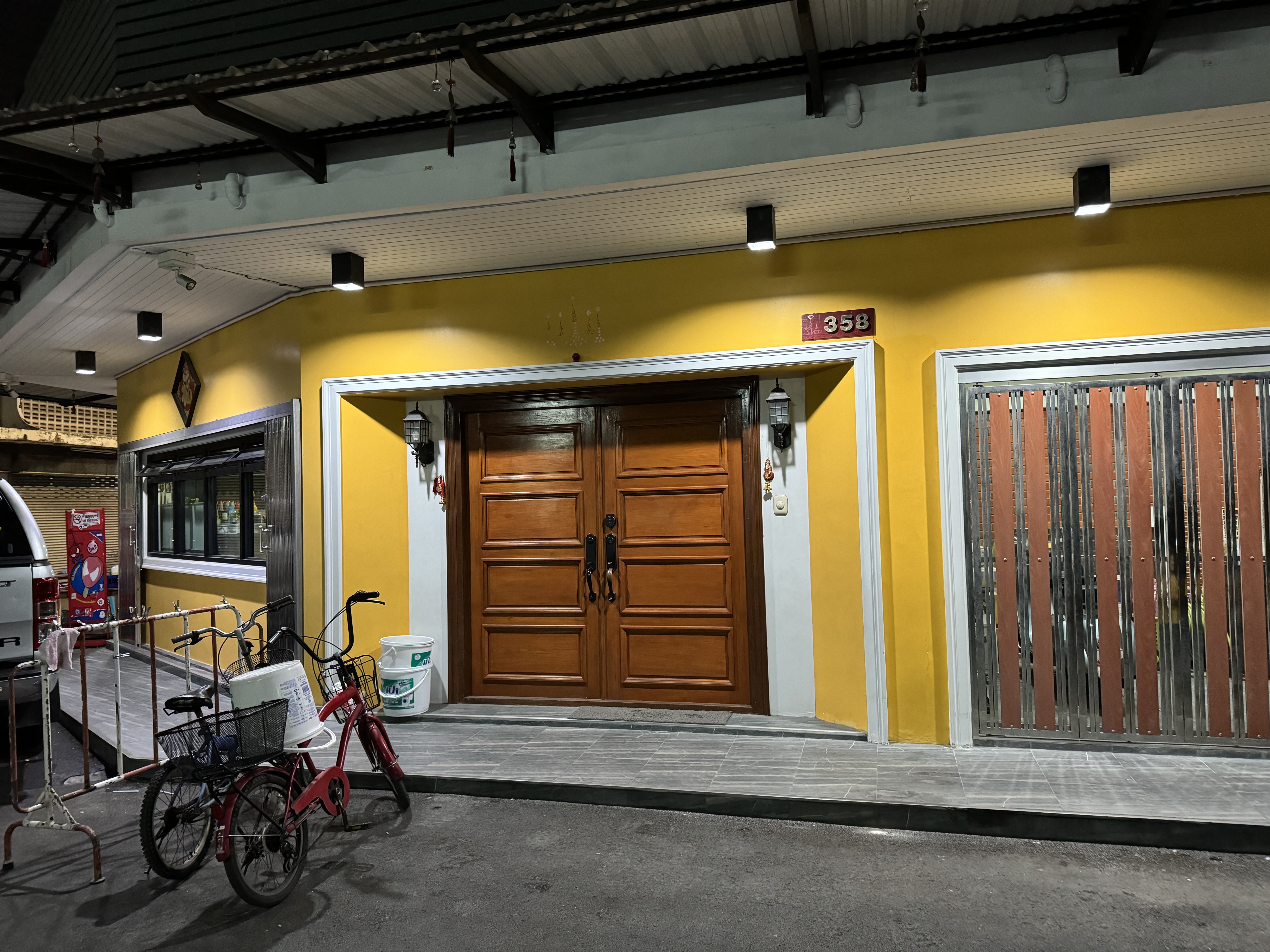 บ้านตึกแถว ทำเลดีใกล้รถไฟฟ้า 6