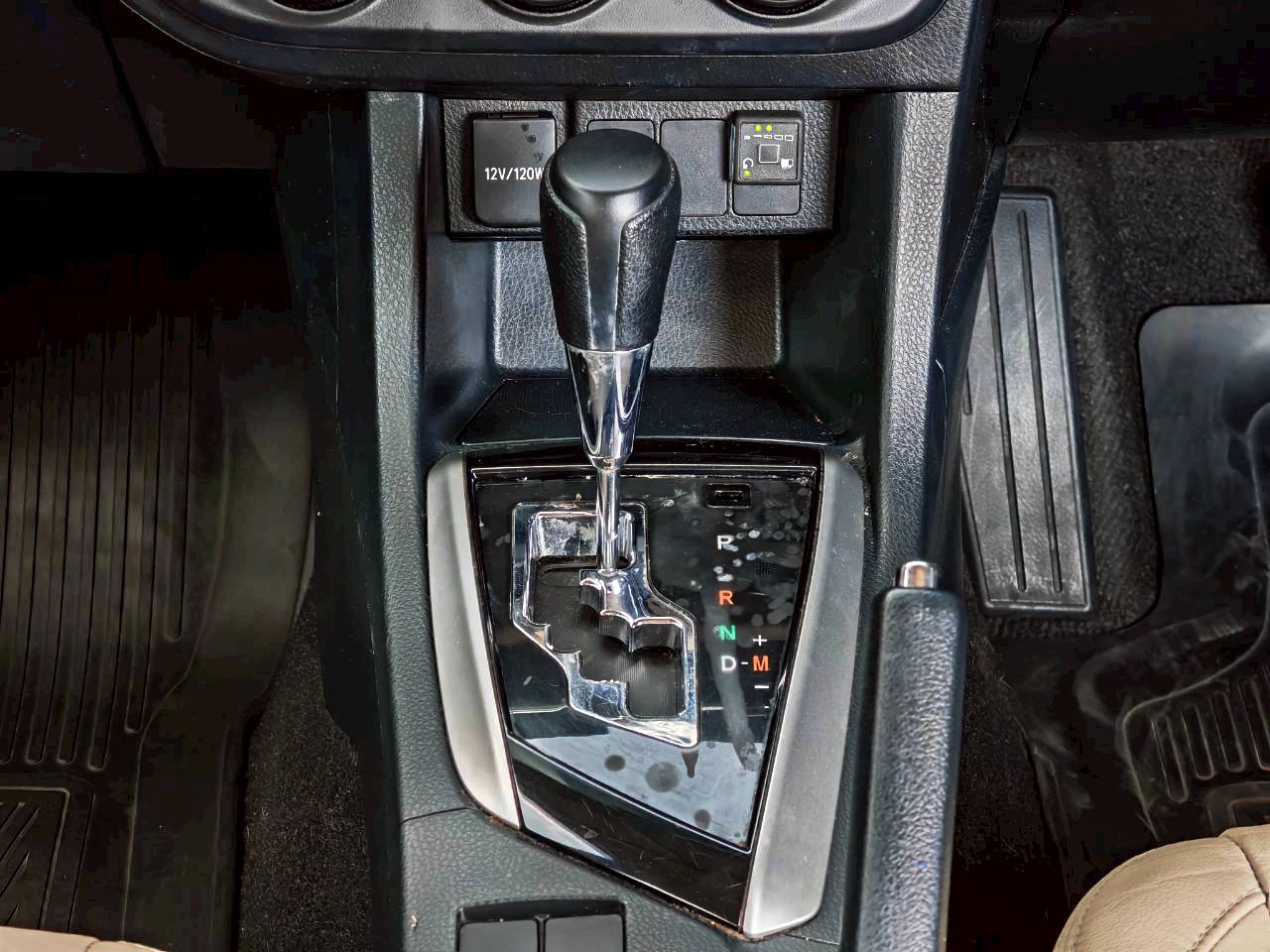 2014 TOYOTA ALTIS 1.6E LPG 8