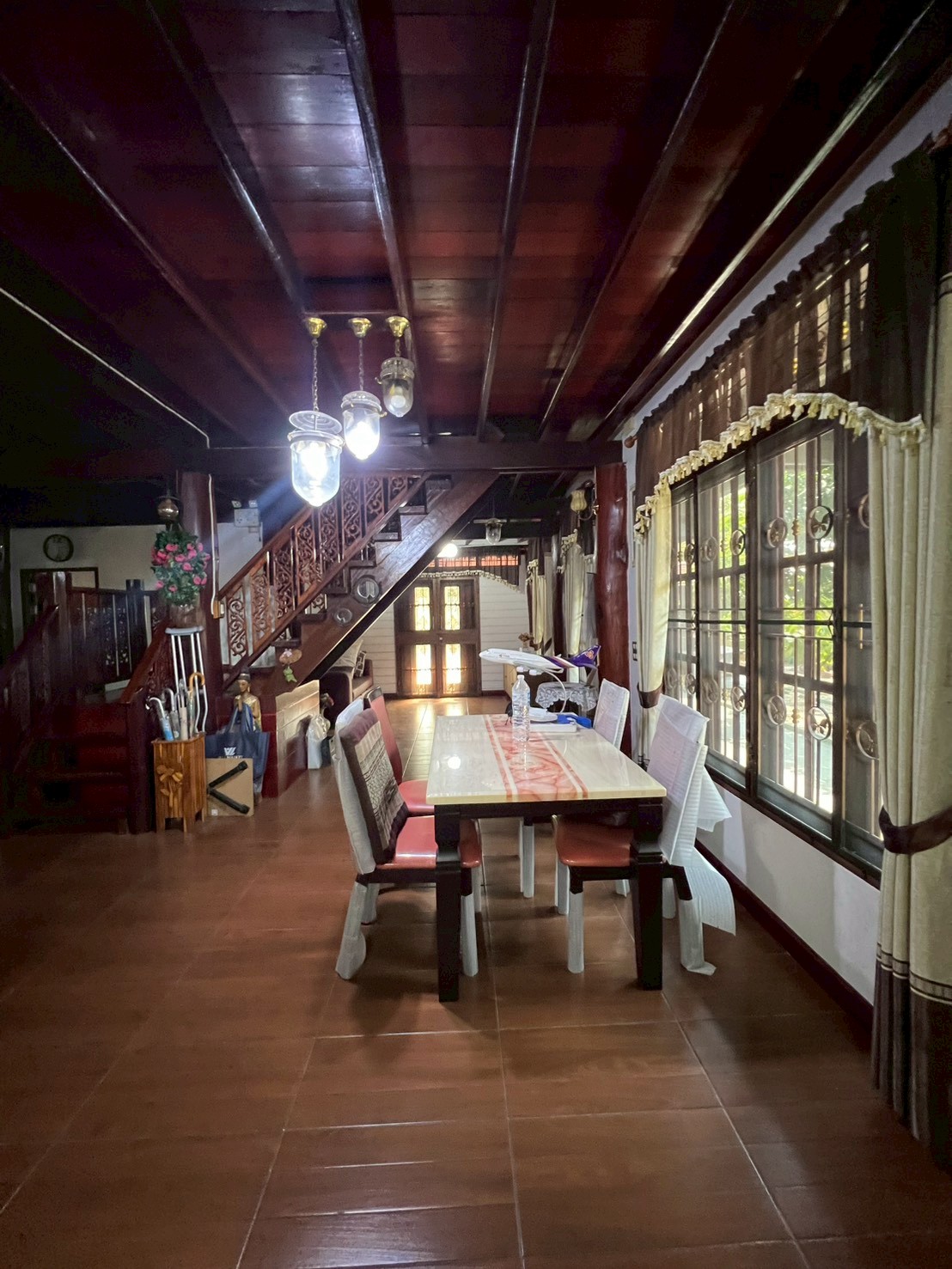 ขายบ้านเรือนไทย ใกล้สนามบินสุวรรณภูมิ  2 ชั้น ขนาด 307ตรว. 3 นอน 2 น้ำ - ม.ลาดกระบัง - ใกล้สยามพรีเมี่ยม เอาท์เล็ท   ต 18