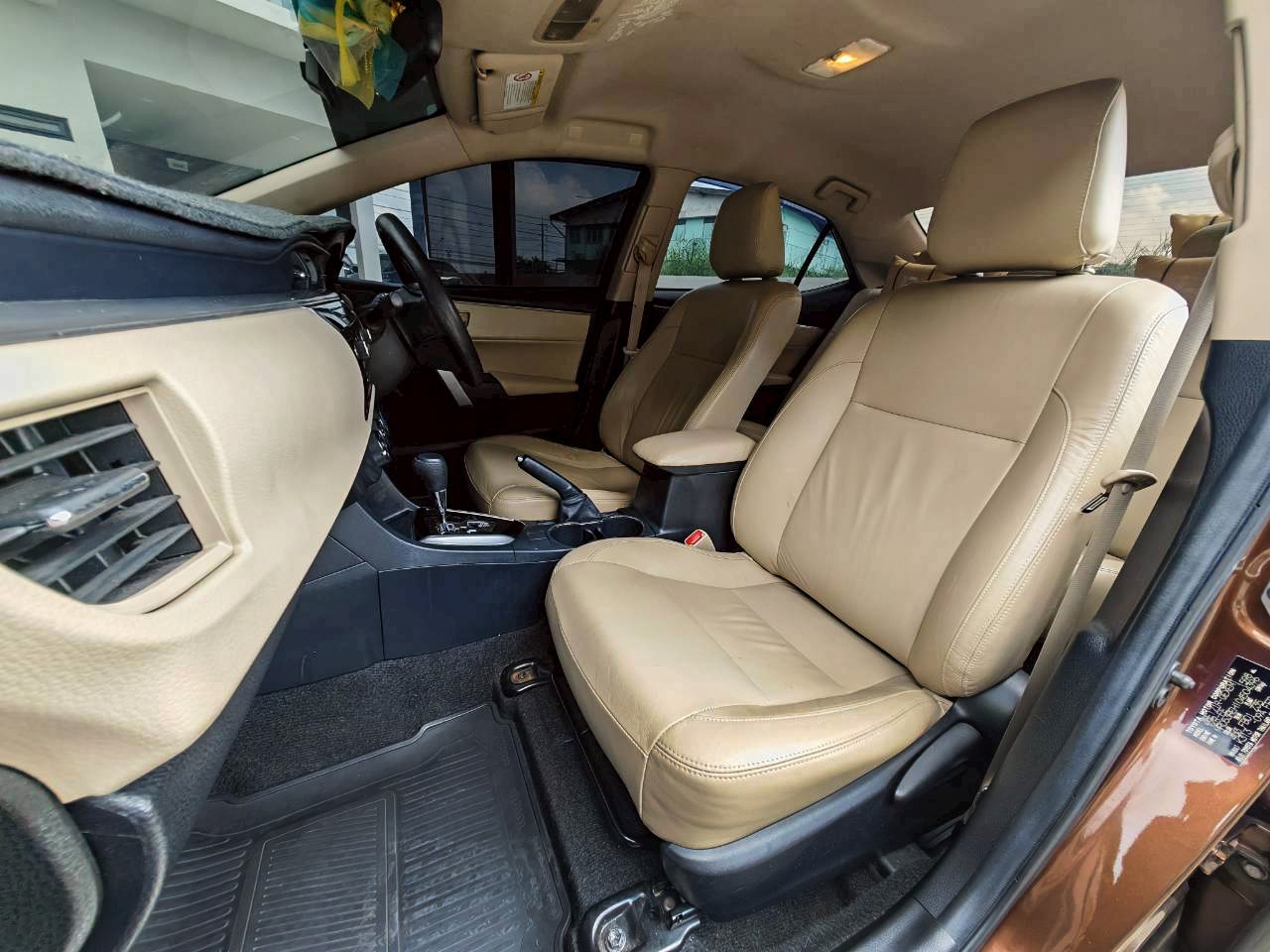 2014 TOYOTA ALTIS 1.6E LPG 9