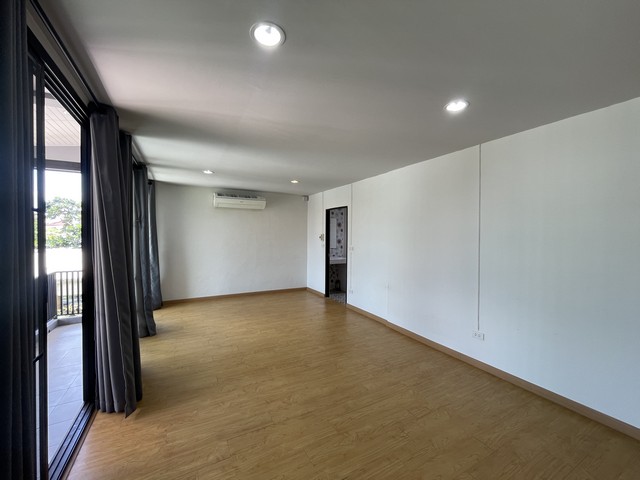 บ้านว่าง ให้เช่า หมู่บ้าน ต.รวมโชค โชคชัย 4 ซอย 56 ลาดพร้าว ลาดพร้าววังหิน ใกล้MRTโชคชัย 4 เลียบด่วน รับออฟฟิศนามบุคคลเท่านั้น แต่งแบบโมเดิร์น โปร่ง ใ 13