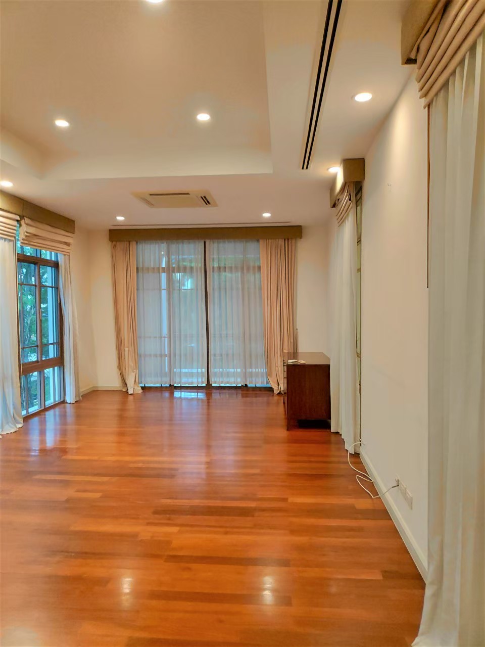 ให้เช่าบ้านเดี่ยว2 ชั้น สระว่ายน้ำส่วนตัว เนื้อที่ 98 ตร.วพื้นที่ใช้สอย 450 ตร.ม 4ห้องนอน 5ห้องน้ำ แอร์ ถนนสุขุมวิท67 ราคาเช่า 200,000 บ/ด 9