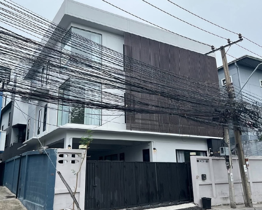 ให้เช่า Home Office / อาคาร 3 ชั้น / พื้นที่ใช้สอย 360 ตารางเมตร / จอดรถ 4 คัน / ทำเล สุทธิสาร ซอย 20 มิถุนา 11