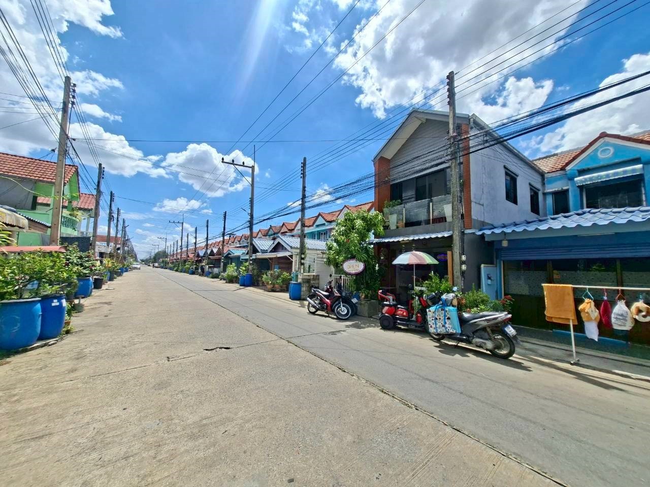 ขายบ้าน 2 ชั้น หมู่บ้านรุ่งเรืองเฮ้าส์1 คลอง4 ลาดสวาย ถนนพระองค์เจ้าสาย 3