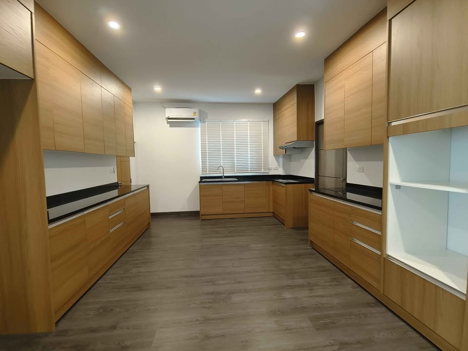 ขาย /ให้เช่า บ้านเดี่ยว 3 ชั้น สุขุมวิท 65(เอกมัย) (บ้านสร้างใหม่เฟอร์นิเจอร์ครบ) 13