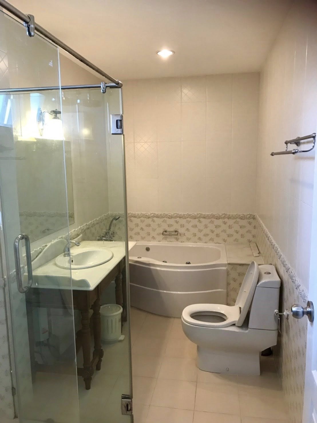 ให้เช่าบ้านเดี่ยว3ชั้น หลังใหญ่ สไตล์ยุโรป  Fantasia Villa 3  International Village วิวสระว่ายน้ำ 20