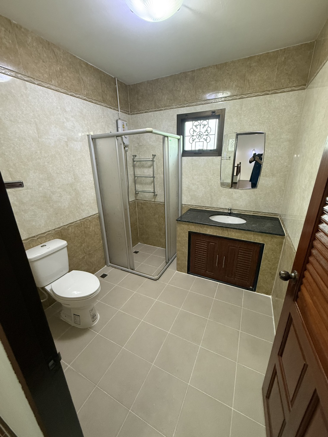 ขายบ้านเดี่ยว หมู่บ้านลีฟวิ่งนารา ซ.เคหะร่มเกล้า 64 แขวงคลองสองต้นนุ่น เขตลาดกระบัง เนื้อที่71ตารางวา  4ห้องนอน 4ห้องน้ำ ติดโซลาเซลล์(ขายไฟได้) 10