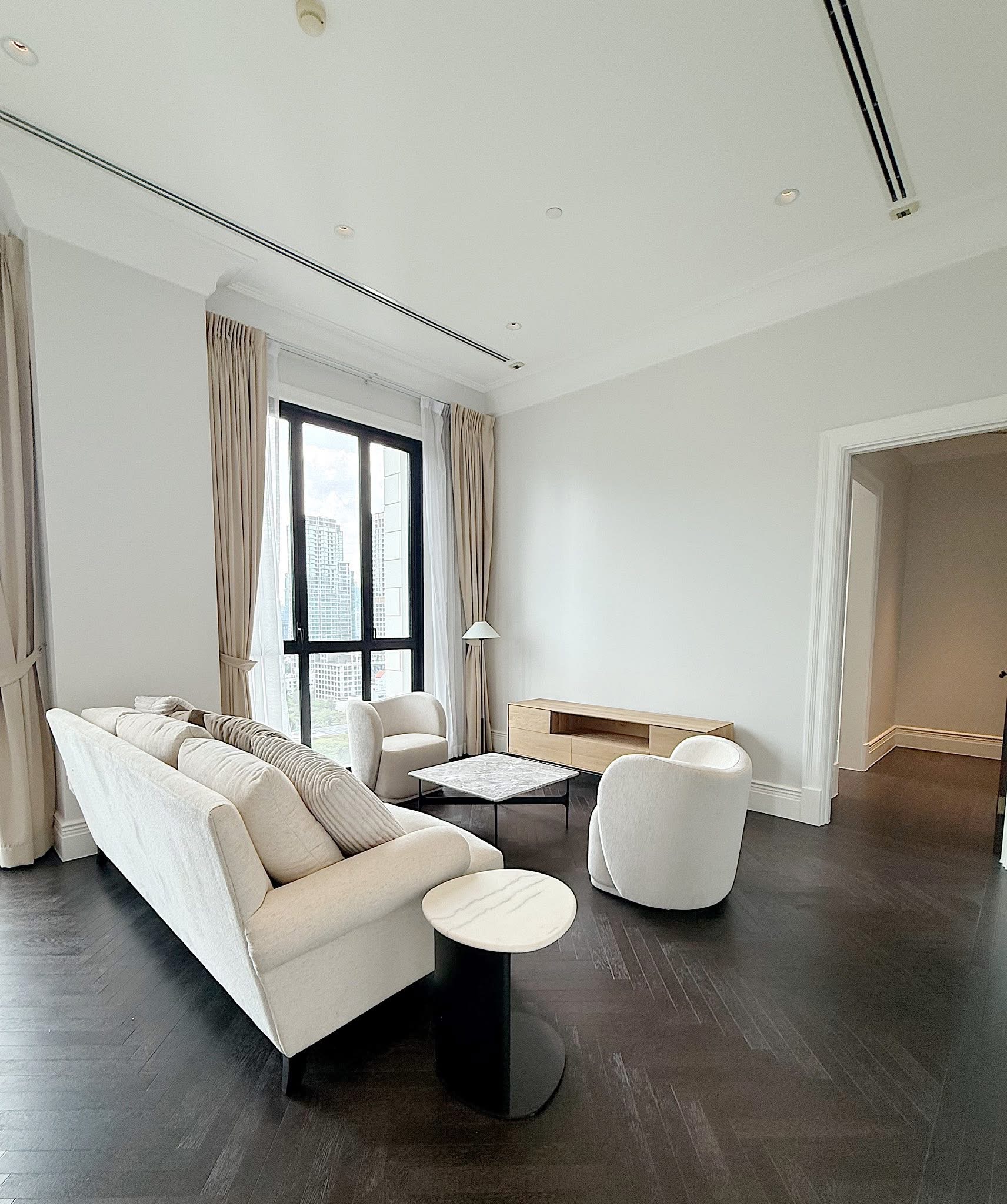 Ultra Luxury 2 Bedroom unit on Wireless Road. 3