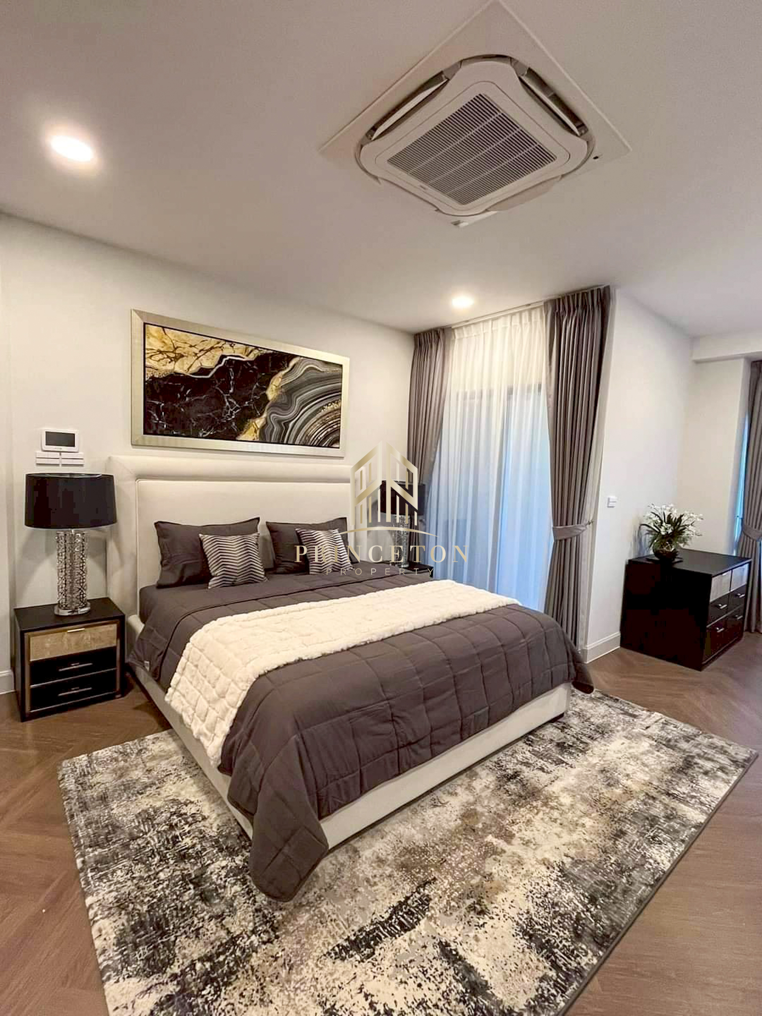 ขายหรือให้เช่า บ้านเดี่ยว นันทวัน พระราม 9 กรุงเทพกรีฑาตัดใหม่ การเดินทางสะดวก ใกล้ทางด่วนและถนนใหญ่ 11