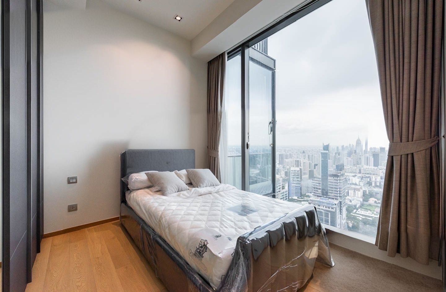 ขายคอนโดหรู 28 Chidlom ใจกลางชิดลม พร้อมอยู่ ห้องใหม่ไม่เคยเข้าอยู่ 4