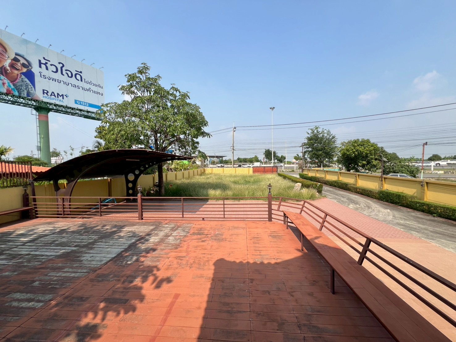 ขายบ้านเรือนไทย ใกล้สนามบินสุวรรณภูมิ  2 ชั้น ขนาด 307ตรว. 3 นอน 2 น้ำ - ม.ลาดกระบัง - ใกล้สยามพรีเมี่ยม เอาท์เล็ท   ต 16