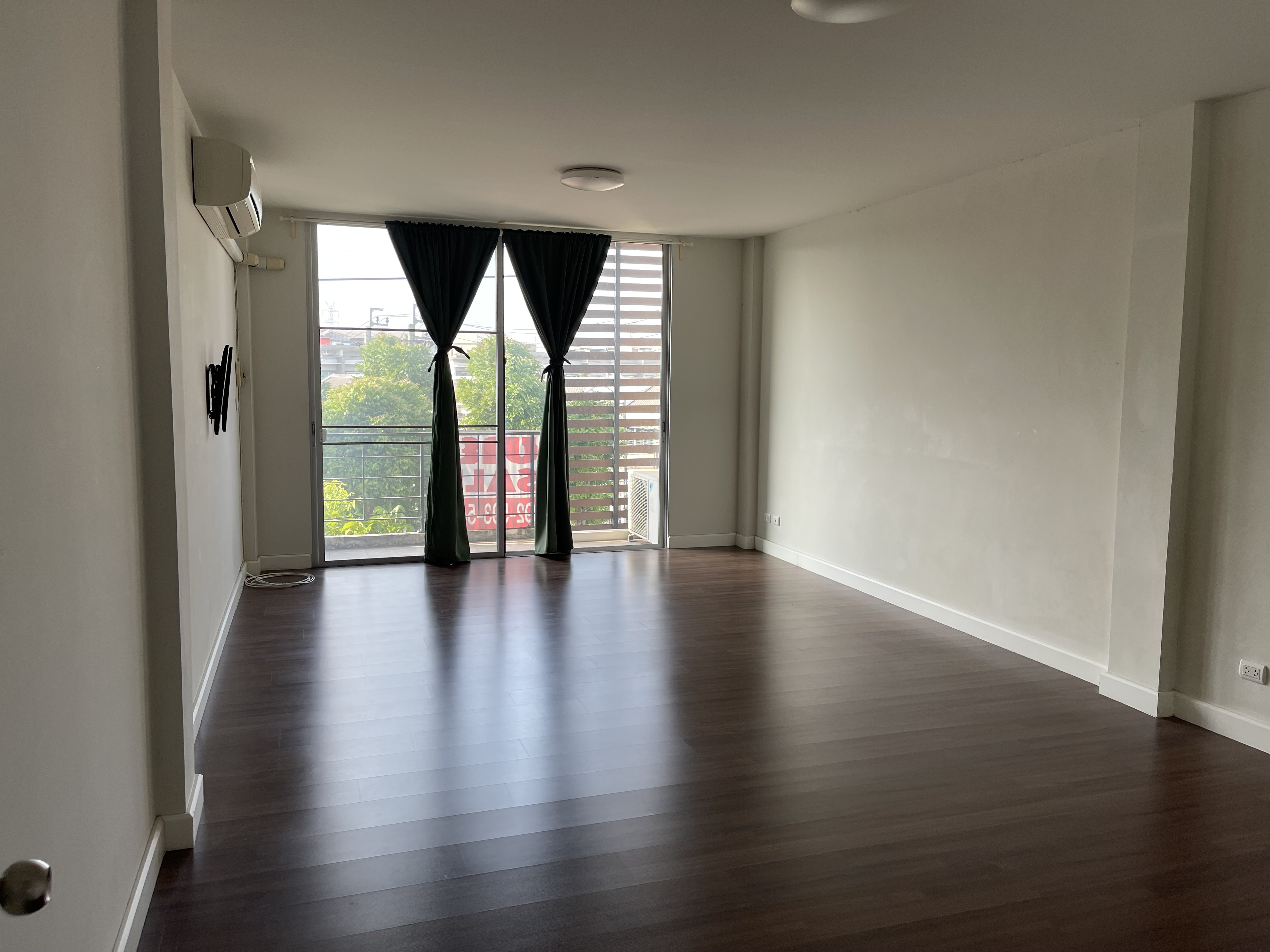 บ้าน-อาคารพาณิชย์, ทาวน์โฮม มีดาดฟ้า 9