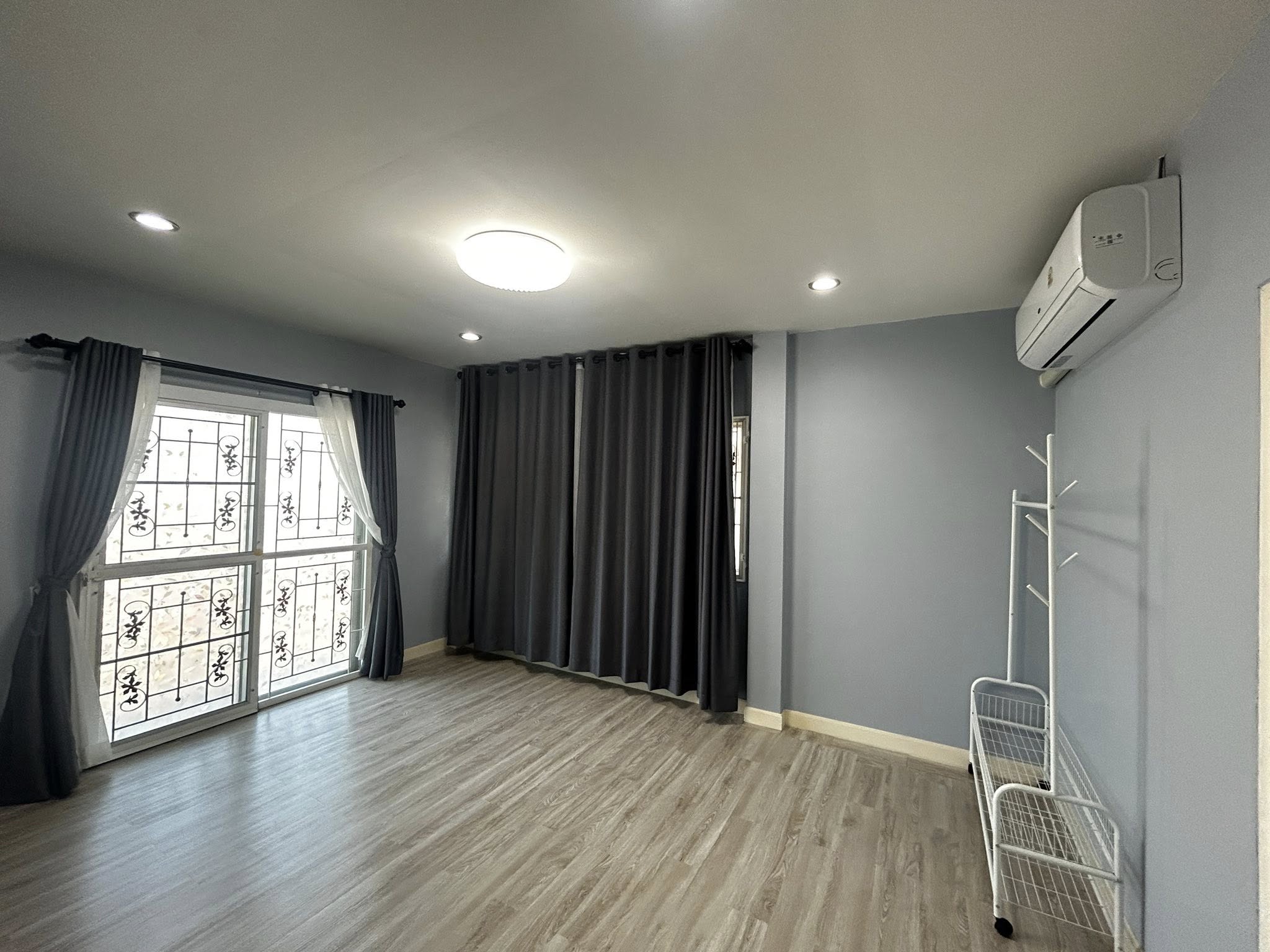 บ้านวิวสวนไทรน้อยขนาด 54 ตรว. 4 ห้องนอน 3 ห้องน้ำ 1