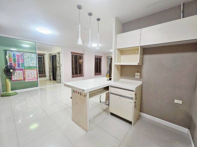 ขายหรือให้เช่าบ้านเดี่ยวหลังมุม หมู่บ้านมัณฑนา เลค วัชรพล โซนใกล้ทะเลสาบ ถนนสุขาภิบาล5 กทม. 5