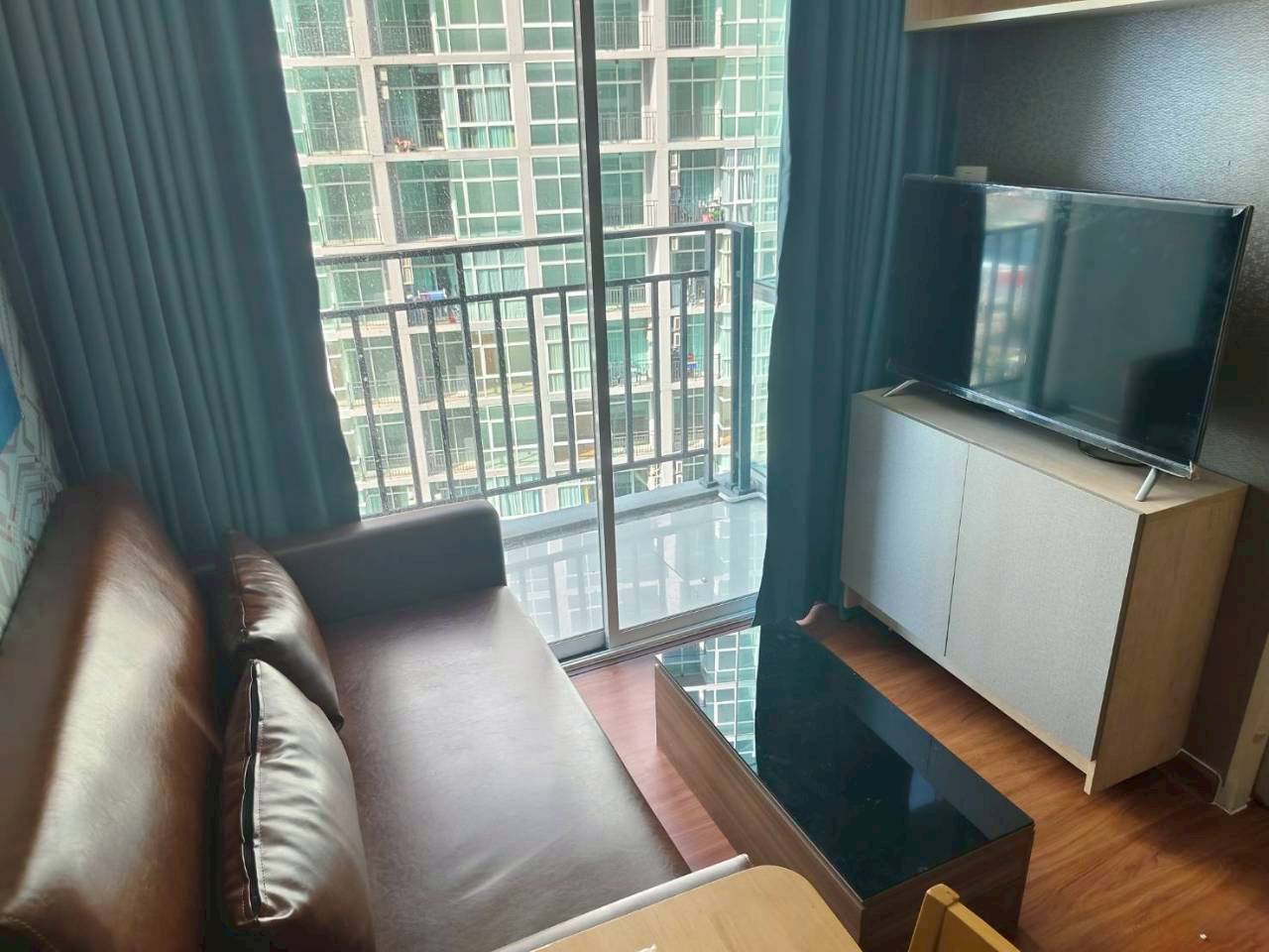 Twin Tower​  Pattaya​Jomtien​  For rent  1 bedroom  1 bathroom  Size 25 sqm.  Building A, Floor 21 Fully furnished  new set . Rent 11,000 baht/Month 10