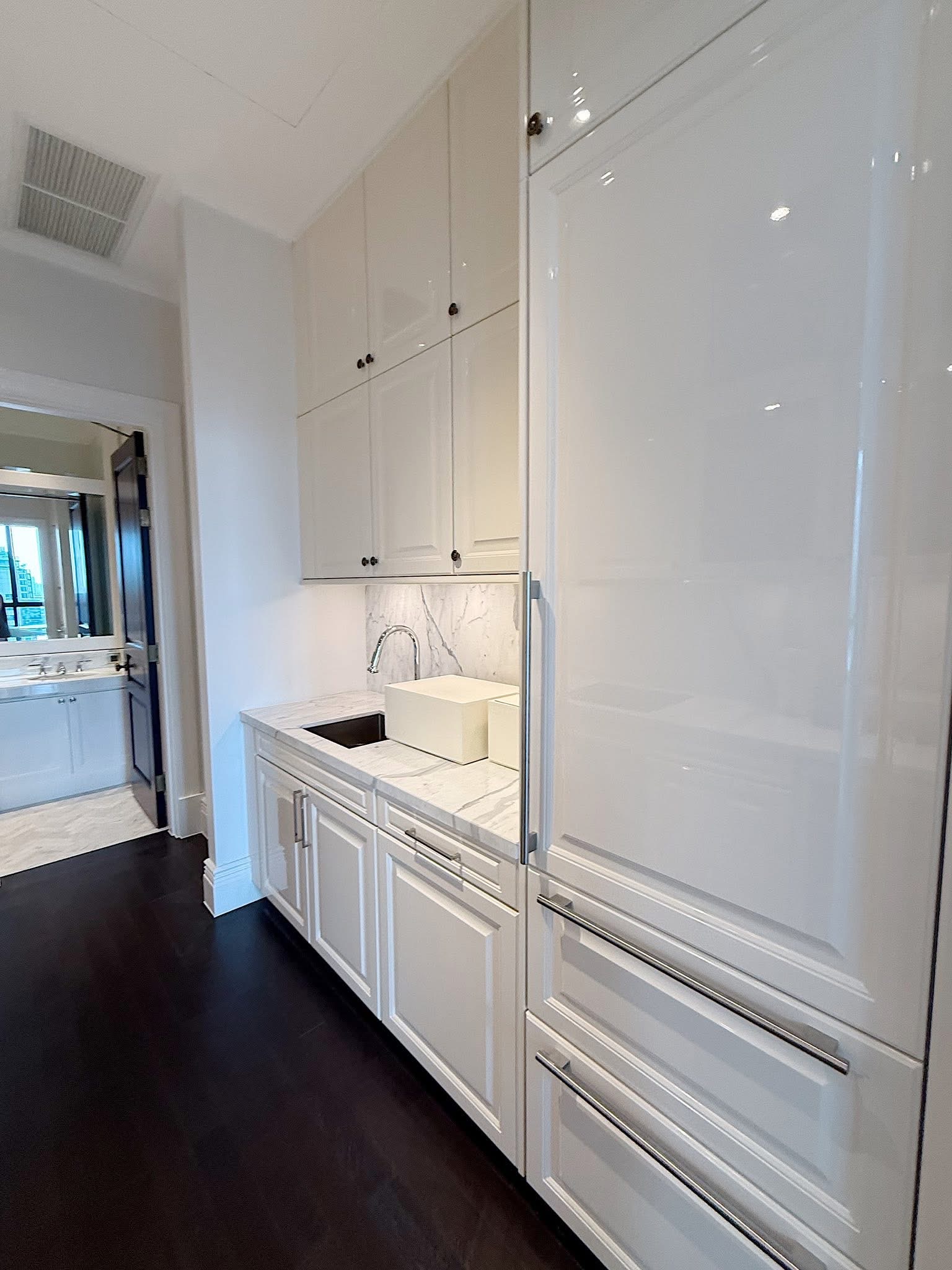 Ultra Luxury 2 Bedroom unit on Wireless Road. 5