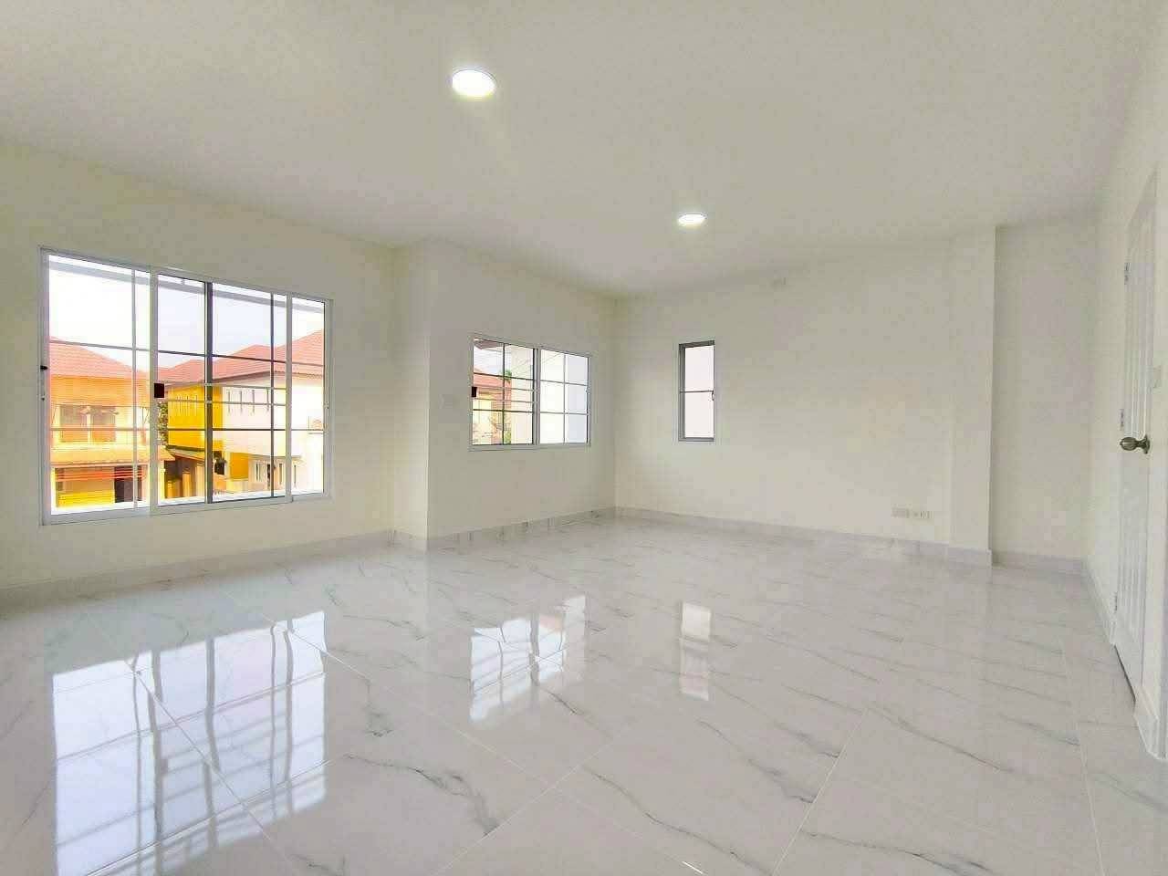 บ้านเดี่ยว ลำลูกกาคลองสี่ ไสวประชาราษฎร์  หมู่บ้านเอสวิล นัดชมบ้าน 085-318-6868 คุณวา 19