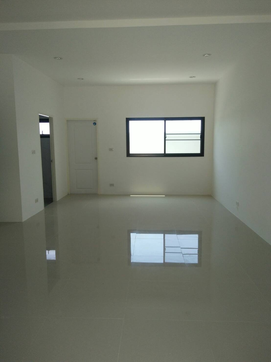 ทาวน์โฮม 2 ชั้น 3 ห้องนอน 3 ห้องน้ำ 2