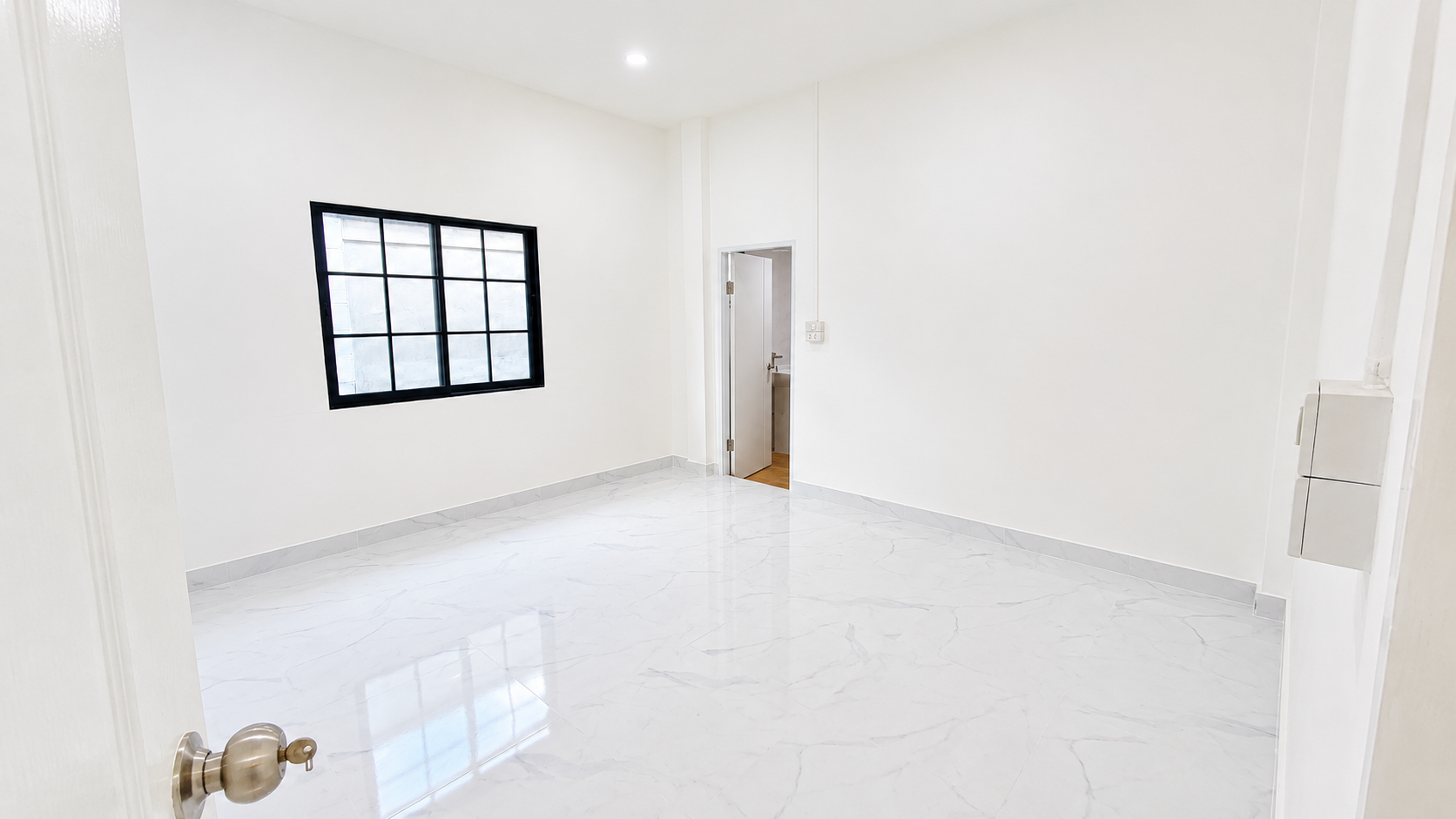 บ้านเดี่ยวทำเลลำลูกกาถนนเมนราคา 3 ล้านต้นๆ 6