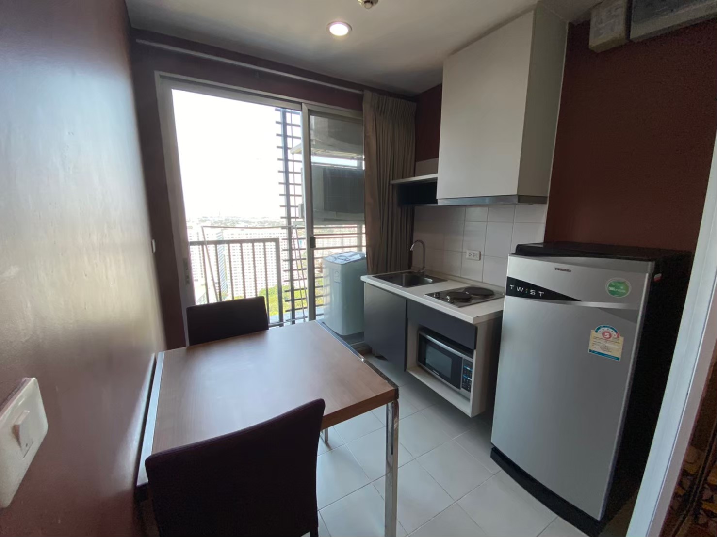 For Rent:  The base sukhumvit77 30ตรม. 11,900บาท/เดือน Line ID : 2424yusuke 8