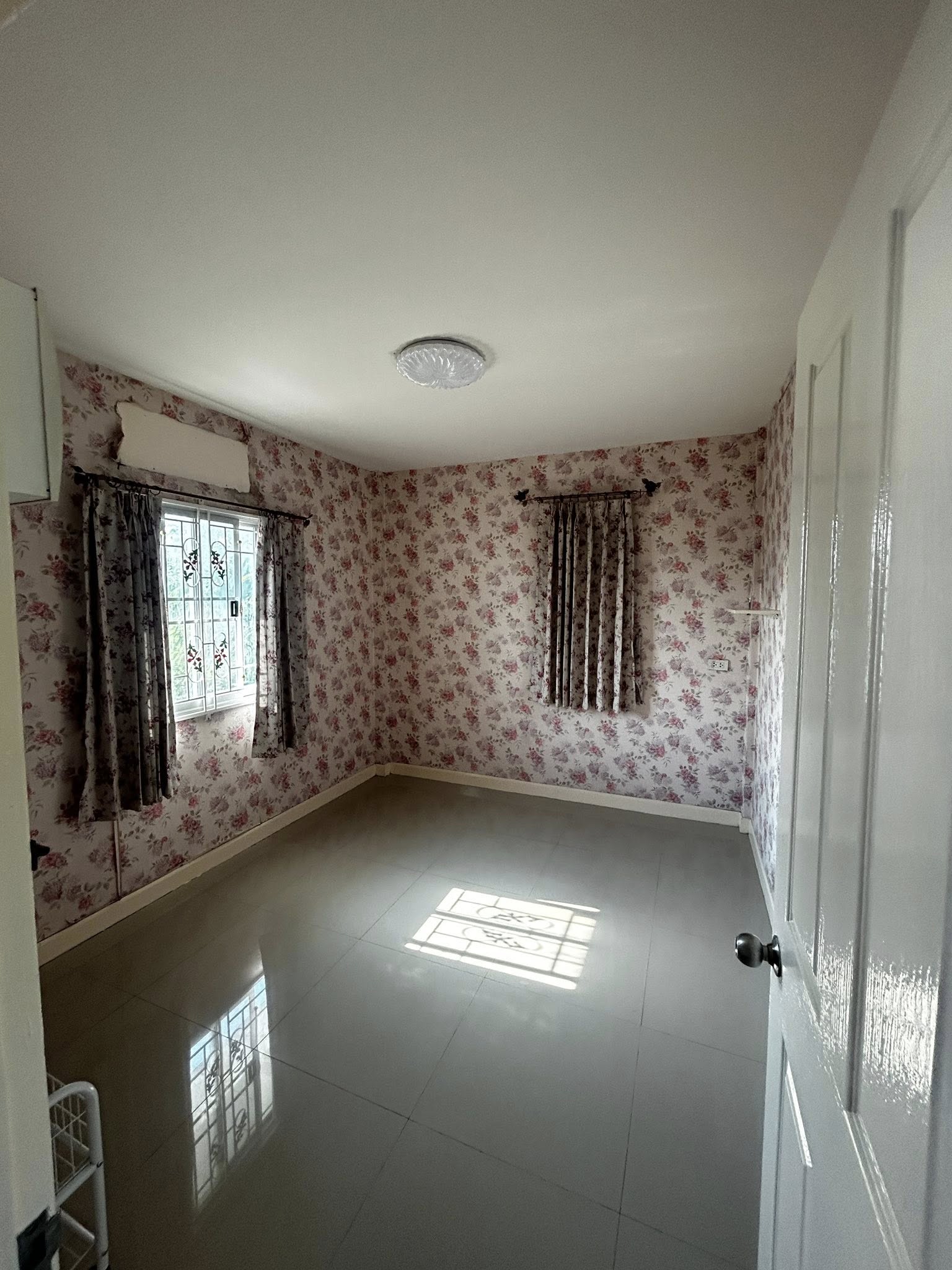 บ้านวิวสวนไทรน้อยขนาด 54 ตรว. 4 ห้องนอน 3 ห้องน้ำ 15