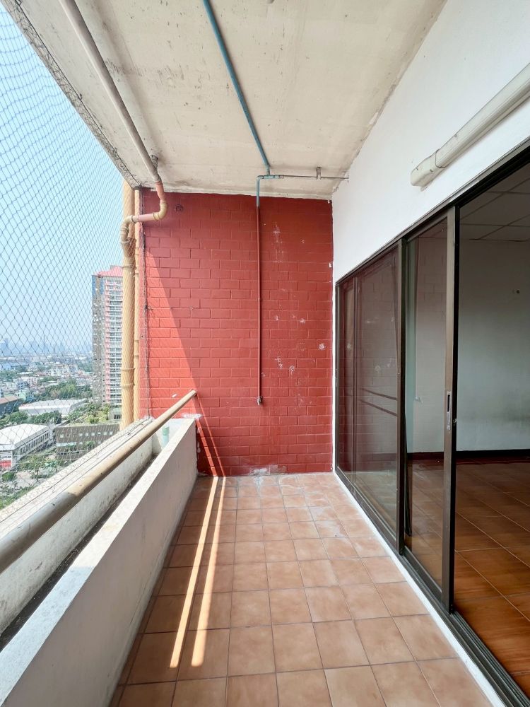 [For Sale] ขายคอนโด 2 ห้องนอน ถูกสุดในโครงการ คันทรี คอมเพล็กซ์ บางนา (Country Complex Bangna) ที่จอดรถ 2 คัน ใกล้ BTS บางนา 9