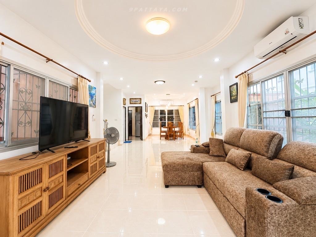 For Rent — 2-Storey Detached House with Garden at Sirisa 9, South PattayaSpacious 3 bedrooms 3 bathroom 4