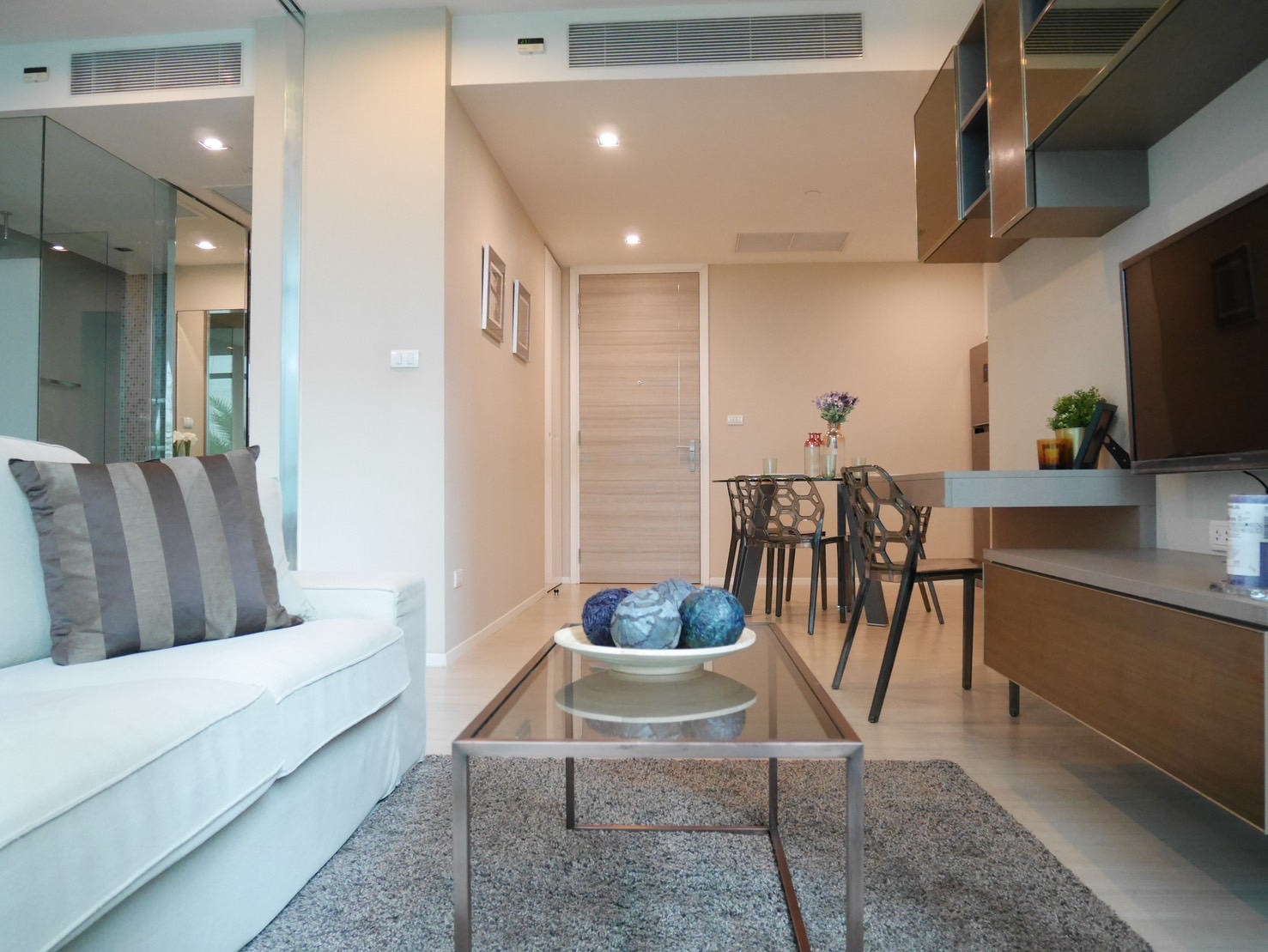 THE ROOM SUKHUMVIT 21 (ASOKE) 2