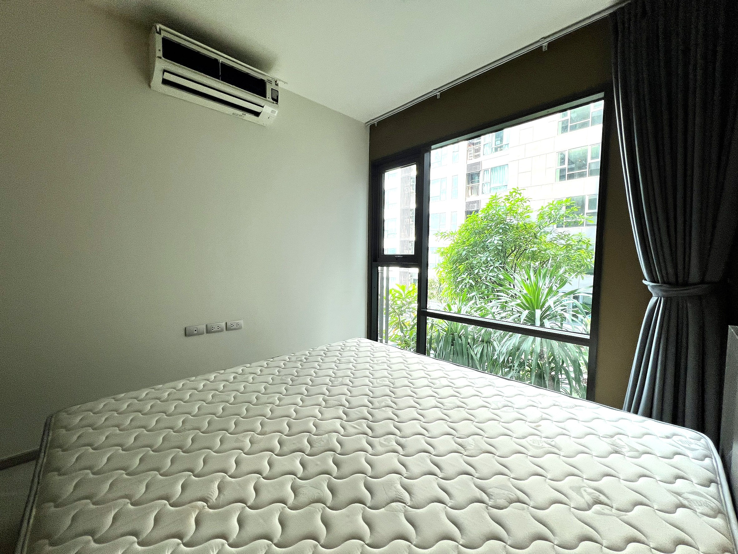 Rhythm Condo Sukhumvit 36-38 | 33.11 sq.m. | Swiming Pool View 9