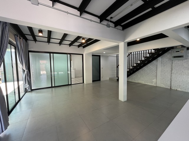 บ้านว่าง ให้เช่า หมู่บ้าน ต.รวมโชค โชคชัย 4 ซอย 56 ลาดพร้าว ลาดพร้าววังหิน ใกล้MRTโชคชัย 4 เลียบด่วน รับออฟฟิศนามบุคคลเท่านั้น แต่งแบบโมเดิร์น โปร่ง ใ 5