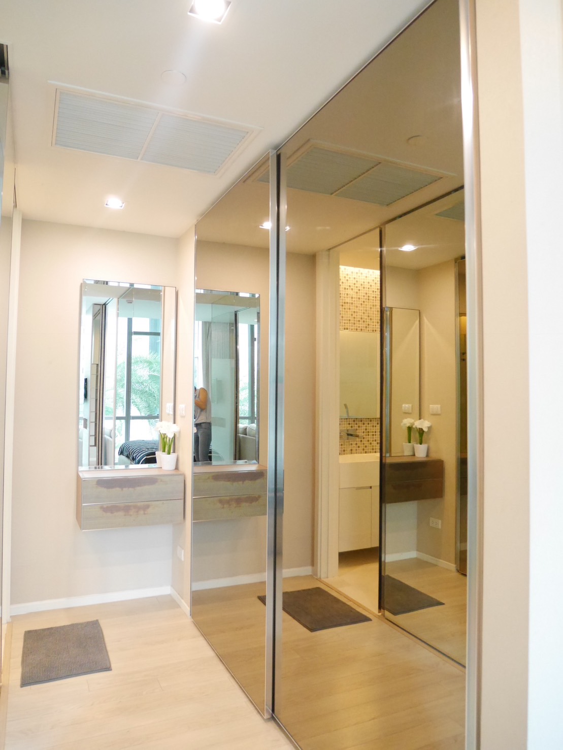 THE ROOM SUKHUMVIT 21 (ASOKE) 10