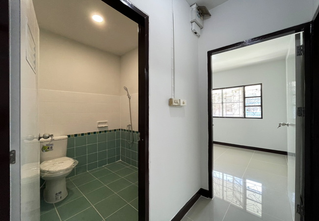 ขายทาวน์เฮ้าส์ หมู่บ้านพฤกษา 14 เอ ซอยวัดลาดปลาดุก เนื้อที่ 18 ตร.ว. 2 ชั้น 3 นอน 2 น้ำ 6