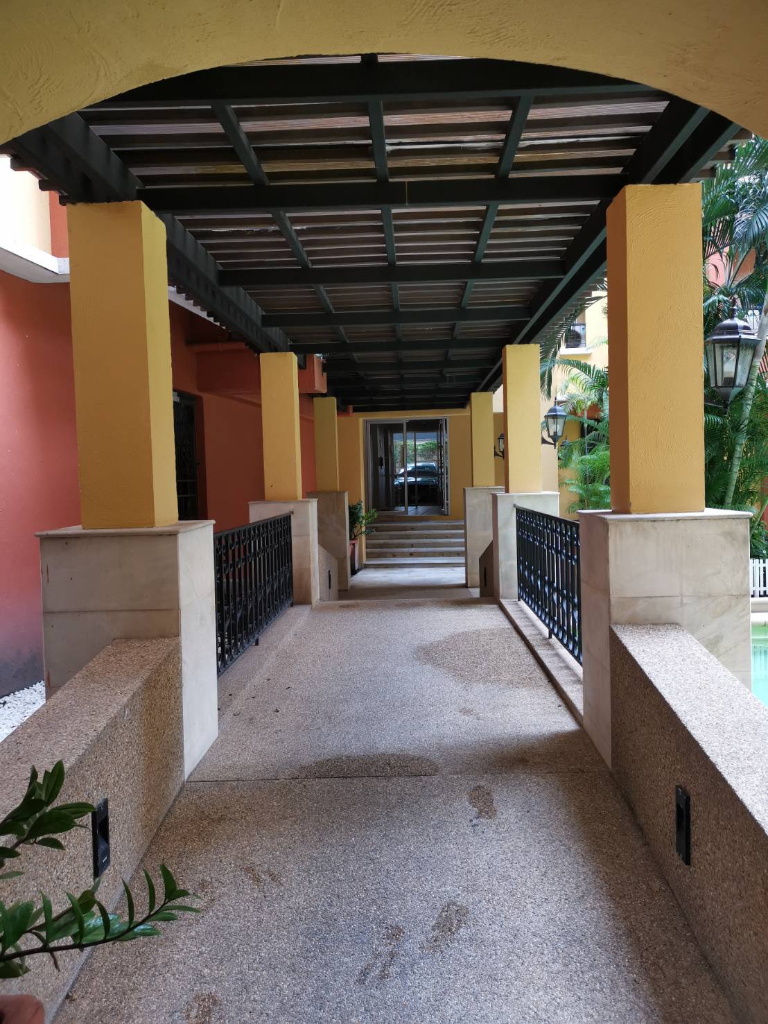 ขายคอนโดมิเนียม ใจกลางกรุงที่ออกแบบสไตล์เมดิเตอร์เรเนียน ขนาด 1 ห้องนอน พร้อมอยู่ ติด MRT รัชโยธิน สระว่ายน้ำระบบเกลือ วิวสวน สงบ ร่มรื่น ปลอดภัย 2