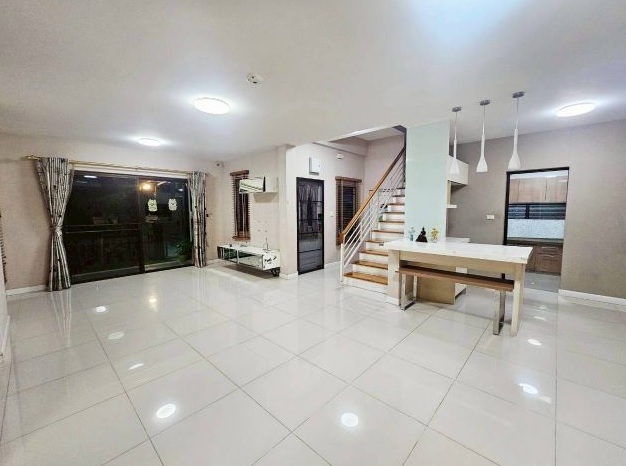 ขายหรือให้เช่าบ้านเดี่ยวหลังมุม หมู่บ้านมัณฑนา เลค วัชรพล โซนใกล้ทะเลสาบ ถนนสุขาภิบาล5 กทม. 3